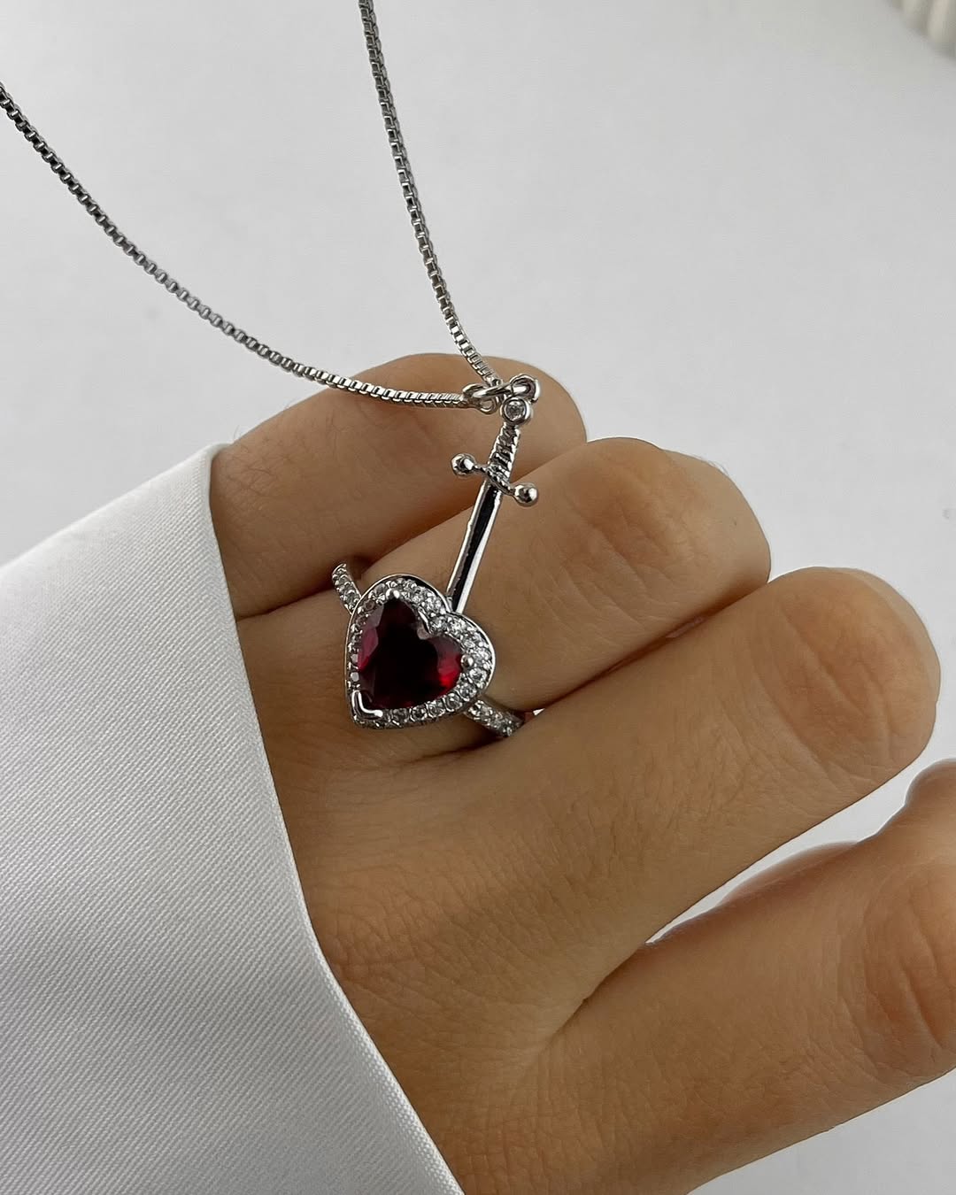 Anillo y Cadena Corazón y Espada